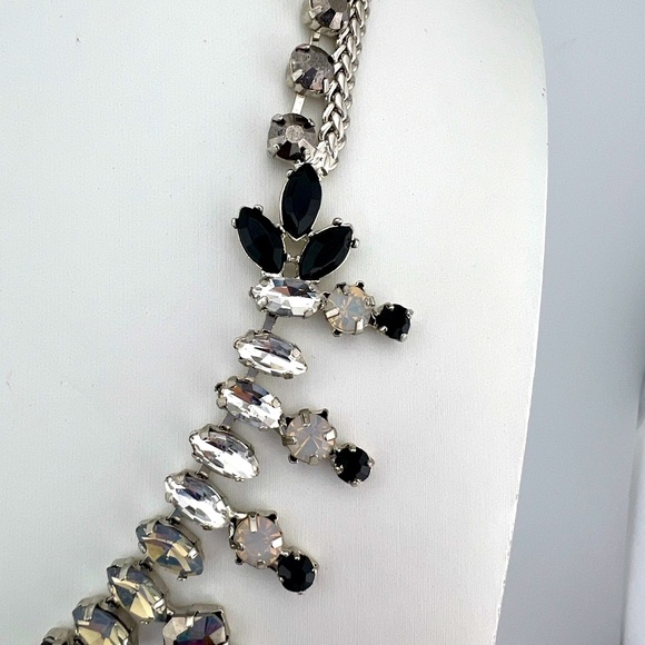 Beautiful Rhinestone Necklace - Picture 5 of 9